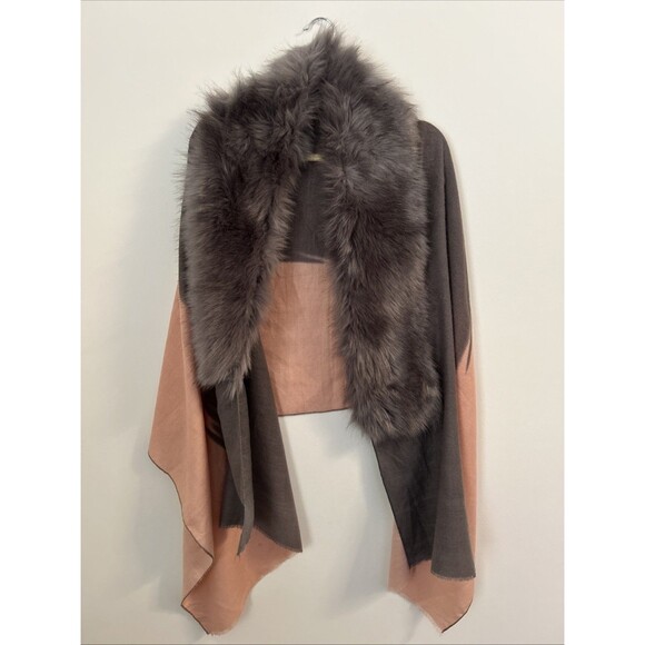 Women’s Faux Fur Wrap Shawl - Picture 2 of 8